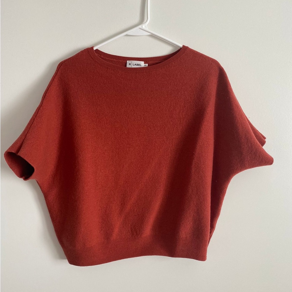 R | Label Cropped Sweater